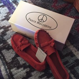 NWT Sz 6 Red leather Peace Moccasins